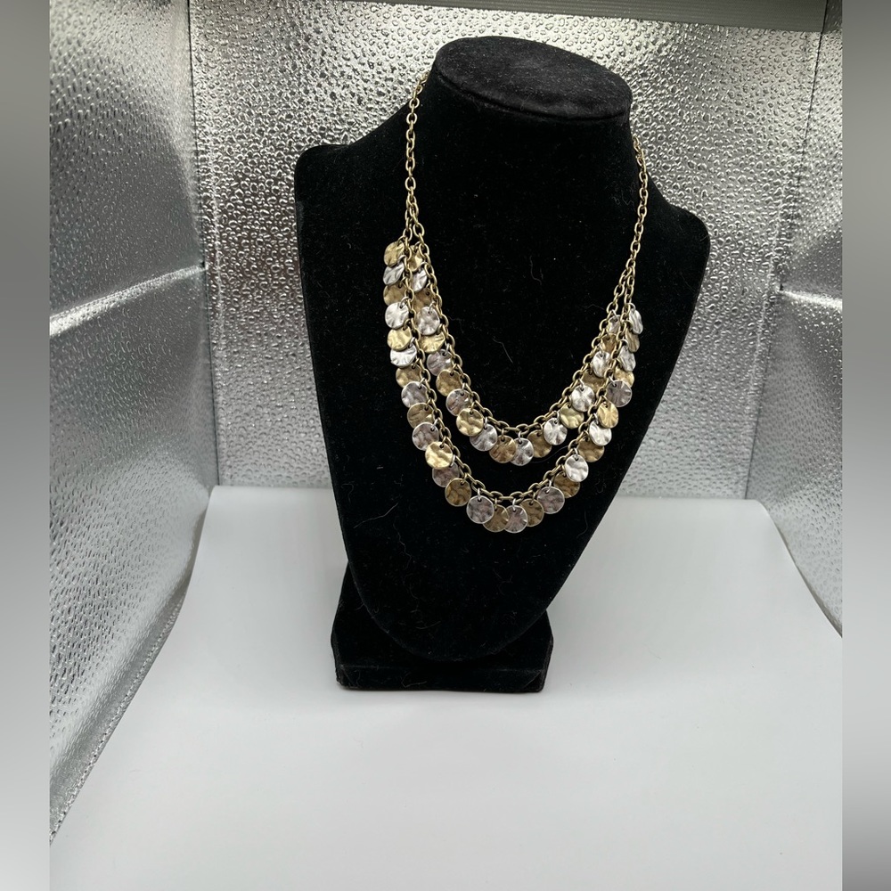NWOT stunningly beautiful gold and silver necklace design